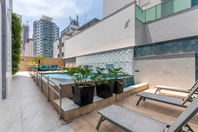Imagem Apartamento com 4 dormitórios sendo 2 suítes e 2 vagas de garagem em Balneário Camboriú