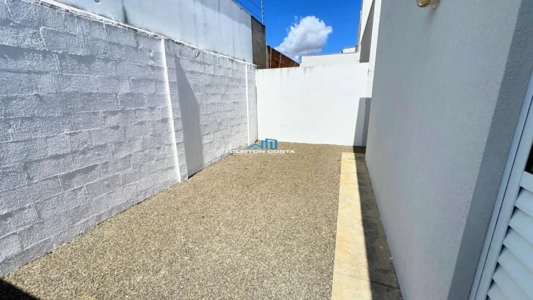 Imagem Casa para Locação em Feira de Santana, SIM, 2 dormitórios, 1 banheiro, 2 vagas