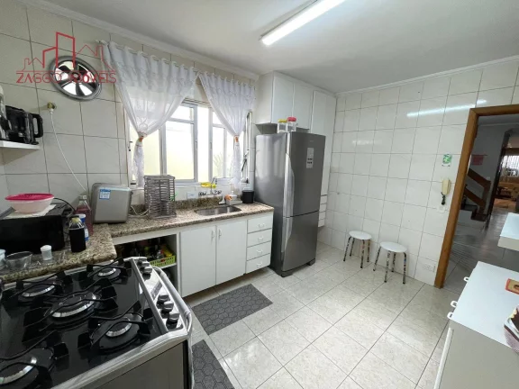 Imagem Sobrado 200m² - 3 Dorm - 1 Suíte - 4 Vagas