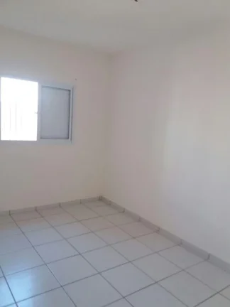 Imagem Casa com 02 dormitórios, sala, cozinha americana, banheiro social com box blindex, lavanderia, quin...