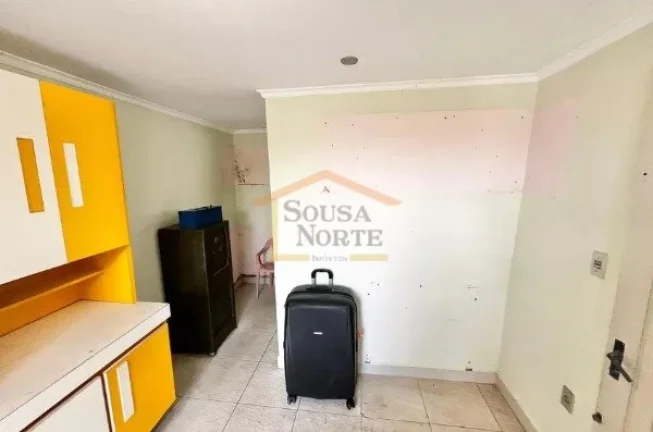 Imagem Casa espaçosa com 200 m² de área construída, composta por 4 dormitórios, sendo 2 suítes, e 4 b...
