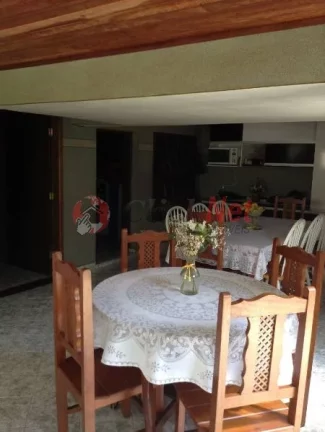 Imagem Casa assobradada à venda p/fins residenciais ou comerciais, recentemente reformada externamente, localizada no bairro Assunção com 4 dormitórios, sendo 3 suítes, 4 vagas, 400m².