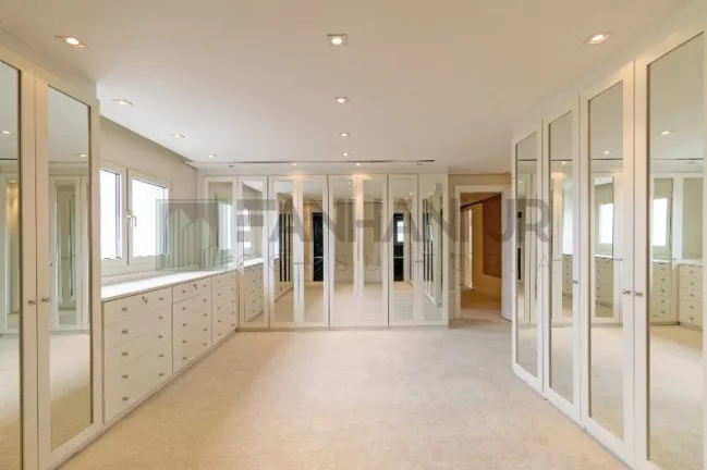 Imagem Deslumbrante duplex para locação, totalmente equipado com detalhes sofisticados e acabamentos premium. Localizado em uma das regiões mais cobiçadas de