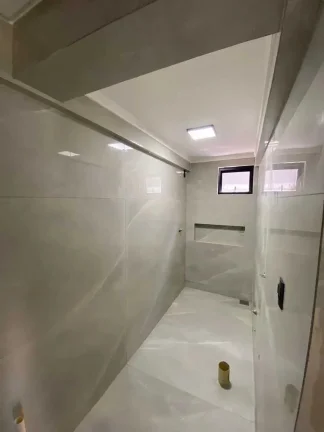 Imagem Casa nova de alto padrão com 4 suítes e 3 vagas de garagem em Itajaí/SC