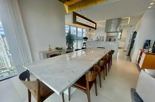 Imagem Apartamento frente mar mobiliado com 5 suítes e 4 vagas de garagem em Balneário Camboriú