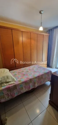 Imagem Excelente casa em avenida, totalmente reformada, com 3 dormitórios e edícula completa! Localizada ...