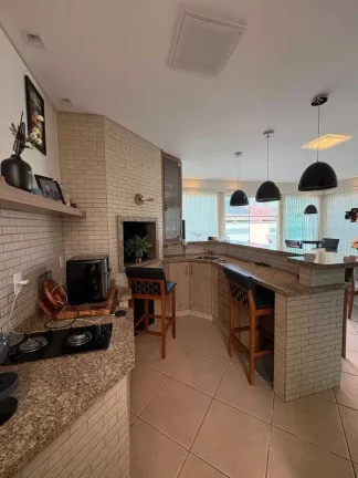 Imagem Casa ampla com 3 dormitórios e 2 vagas de garagem em Jaraguá do Sul/SC