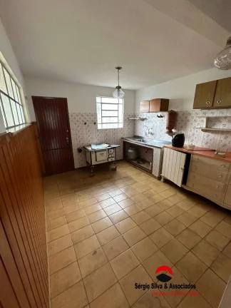 Imagem Casa a Venda no Bairro Jardim Califórnia em Campos do Jordão - SP.