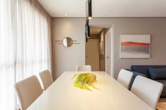 Imagem Apartamento com 2 dormitórios sendo 1 suíte e 1 vaga de garagem em Balneário Camboriú/SC