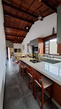Imagem Casa Elegante com 4 Dormitórios a 700 metros da praia de Massaguaçu.