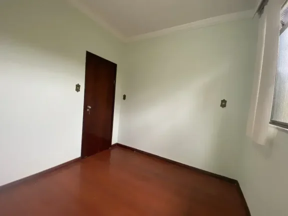 Imagem Espetacular Casa com 5 Dormitórios, Jardim Encantador e Pomar Privativo – Localização Privilegiada!