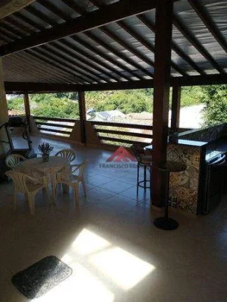 Imagem Casa com 4 quartos (1 suíte) à venda, 390 m²