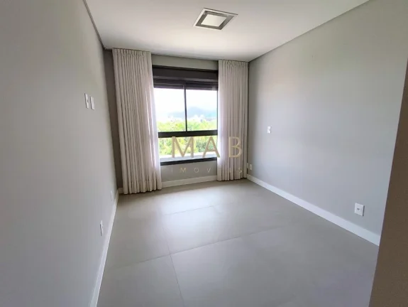Imagem **MOBILIADO E DECORADO** Apartamento Duplex com 3 suítes, lavabo, cozinha, sala estar/jantar, área de serviço, sacada com churrasqueira. 2 vagas de ga