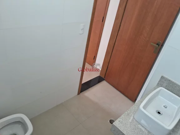 Imagem Sobrado a venda no bairro da Aparecida em Santos com 2 suítes, uma vaga na garagem e quintal em L a venda por R$ 790.000,00