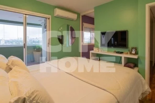 Imagem Apartamento de 238m² resultado de uma junção de dois aptos criada pela construtora durante a obra...