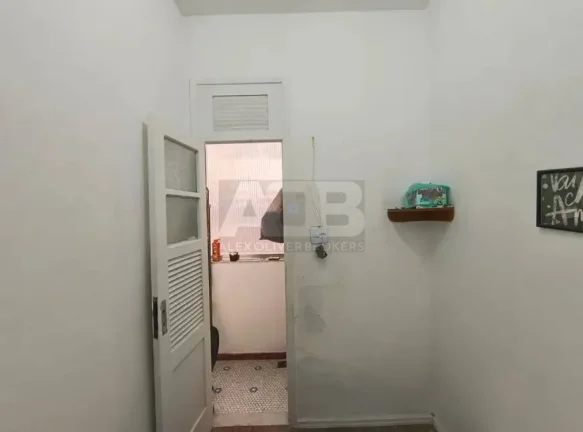 Imagem Apartamento de 2 quartos + dependência em Copacabana, 80m2.