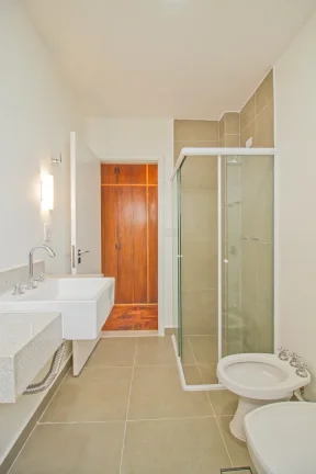 Imagem Apartamento 134M² Reformado, 3Q, 1 Suíte, 2 Banheiros, 1 Vaga, Banheira.