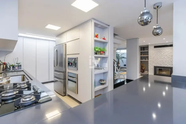 Imagem Sobrado Triplex à Venda – Alto Padrão e Sustentabilidade a Uma Quadra do Parque Atuba