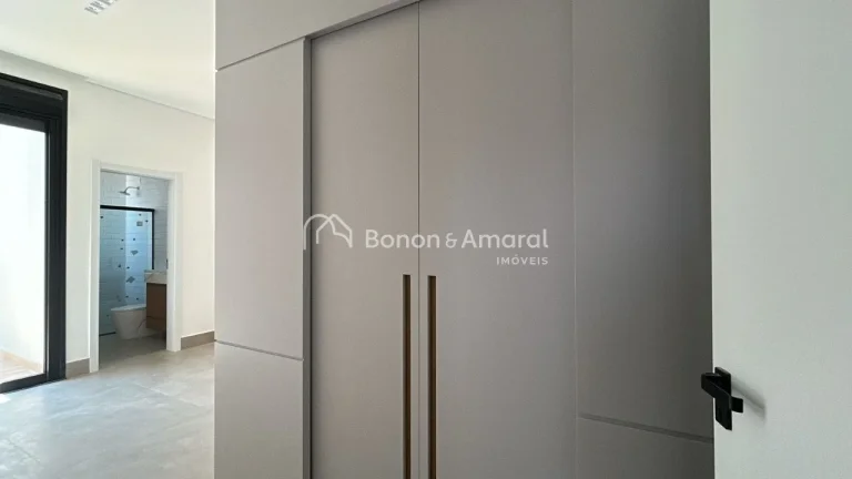 Imagem Esta casa incrível conta com 3 suítes, oferecendo conforto e privacidade para toda a família. Cad...