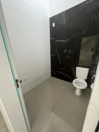 Imagem Casa de 2 quartos com amplo espaço de pátio em excelente localização do Bairro Oeste- Sapiranga