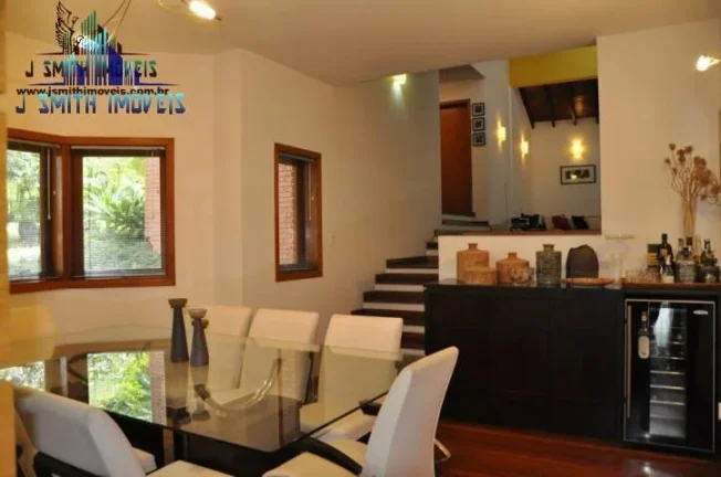 Imagem LINDA RESIDÊNCIA COM 4 SUÍTES, ESTILO GRANJA VIANA, CONSTRUÇÃO DE PRIMEIRA
