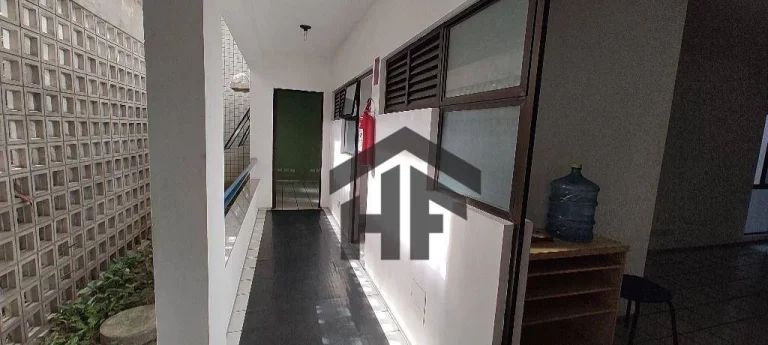 Imagem Casa Comercial para alugar ou vender, com 9 salas, localizada em Casa Forte, Recife - Pernambuco