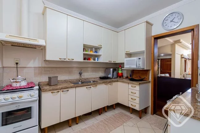 Imagem Casa ampla na Tristeza com terreno generoso e duas construções independentes.

Esta propriedade of...