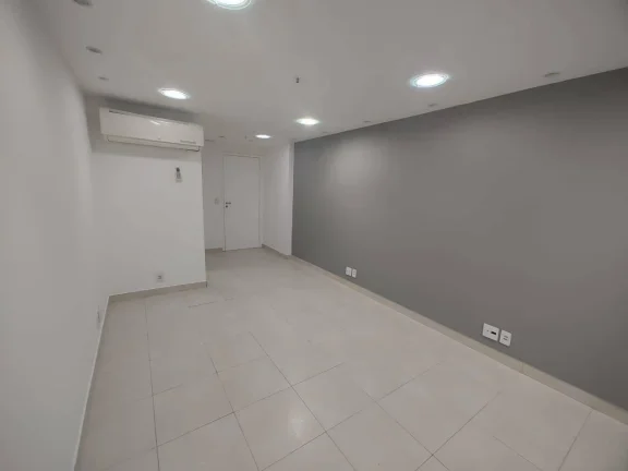 Imagem Sala Comercial na torre do Norte Shopping 45m2 toda reformada