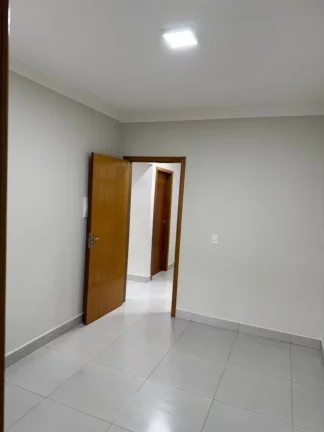 Imagem Alto Padrão para Venda em Maringá, Conjunto Habitacional Requião, 3 dormitórios, 1 suíte, 2 banheiros, 1 vaga