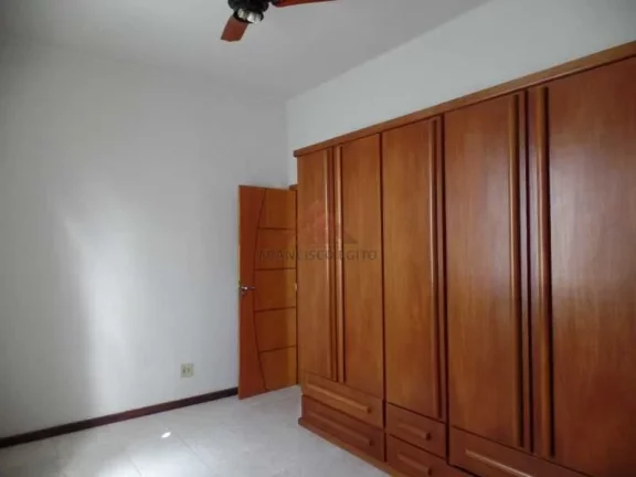 Imagem Casa linear, próxima a Rua Rui Barbosa, local tranquilo, pintura nova, toda murada com portão de garagem automatizada, varanda, sala 2 ambientes, pla