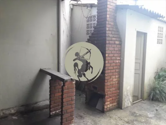 Imagem VENDE / ALUGA OTIMA LOCALIZAÇÃO, COM DIVISORIAS , PE DIREITO ALTO, PORTAS DE AÇO.