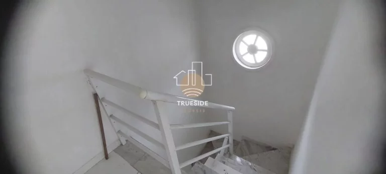 Imagem Casa Triplex com 5 Quartos — Vargem Pequena