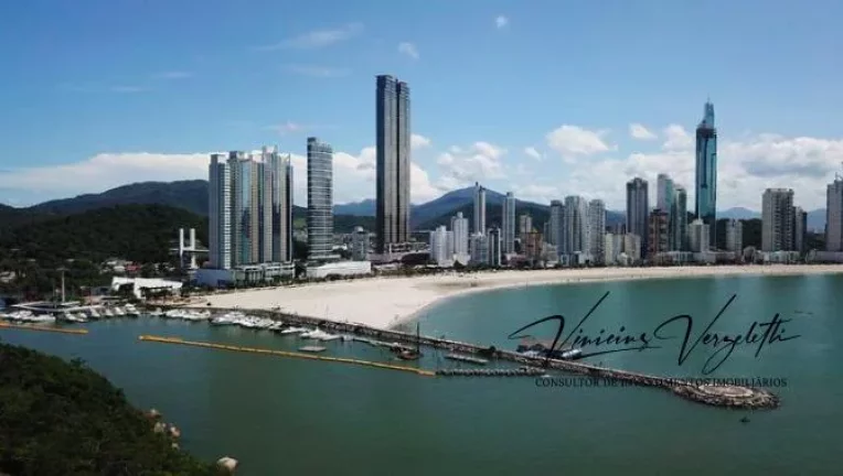 Imagem Apartamento 4 ou + dormitórios para Venda em Balneário Camboriú / SC no bairro Centro