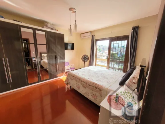 Imagem Casa ampla à venda próxima à Beira-Mar