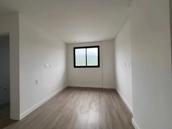 Imagem Apartamento sem mobiliário com 2 dormitórios sendo 1 suítes e 1 vagas de garagem em Itajaí