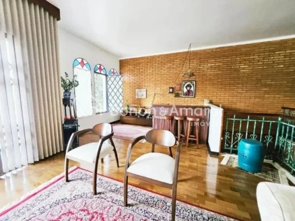 Imagem Casa bem localizada, em avenida consolidada, rodeada por clínicas, comércio, escritórios e estaci...