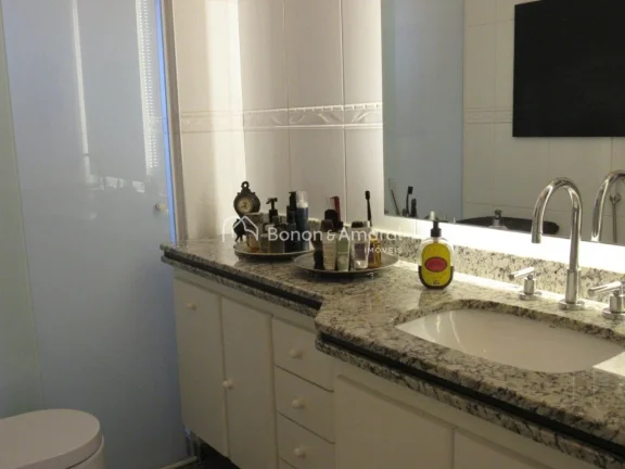 Imagem Em uma das ruas mais tranquilas e charmosas do Cambuí, este apartamento oferece privacidade total, ...