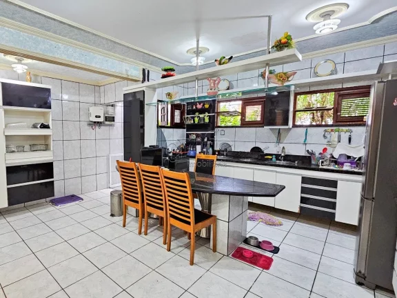 Imagem # Casa dos Seus Sonhos à Venda no Bairro Montese ### Descrição do Imóvel Apresentamos uma casa e...