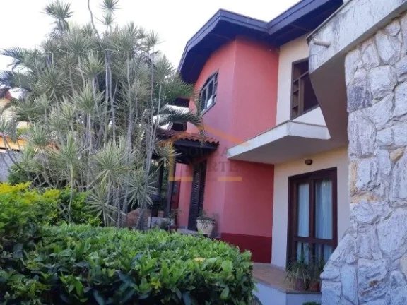 Imagem Casa em condomínio fechado, Imóvel térreo com desnível entre a área social e a área íntima, e...