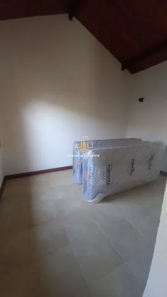 Imagem Casa de Alto Padrão Reformada com 3 Suítes no Condomínio Flamboyant Atibaia