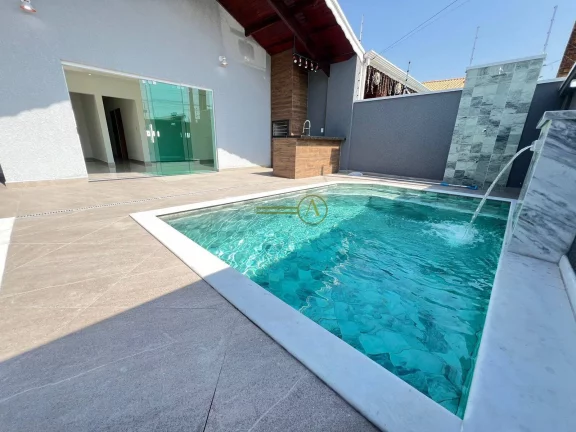 Imagem Casa Térrea á venda, apenas 600m da praia à venda, totalmente reformada