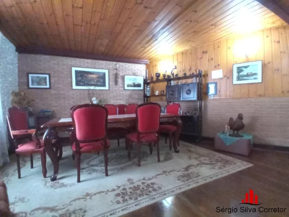 Imagem Casa Com 06 Dormitórios a Venda, Por R$ 850.000,00 na Região de Abernéssia.