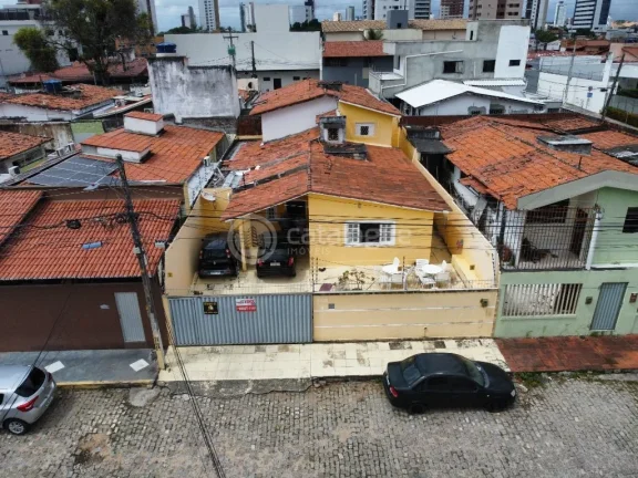 Imagem Casa Padrão à Venda em Lagoa Nova, Natal - 4 Dormitórios