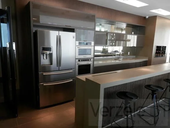Imagem Apartamento 4 ou + dormitórios para Venda em Balneário Camboriú / SC no bairro Centro