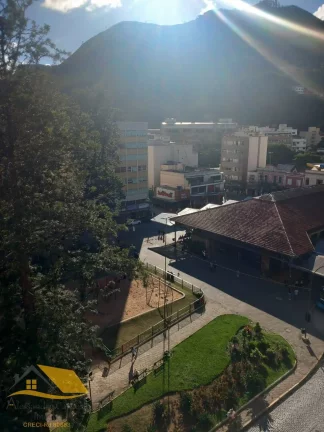 Imagem Vendo Apartamento no Centro com 2 Quartos mais Dependência Completa e ELevador