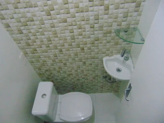 Imagem ASTÚRIAS - PERTINHO DO MAR, TOTALMENTE REFORMADO E DECORADO, 2 VAGAS, LAZER NO PRÉDIO.