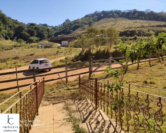 Imagem Sítio , próximo à São Lourenço MG, topografia plana, energia el?(C)trica instalada, muita água, lago, ducha natural, casa grande, estrada boa.