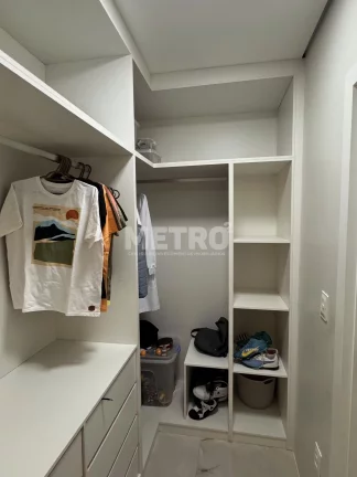 Imagem Casa à venda, no Alphaville com 4 suítes, todas com closet, Gourmet com piscina.