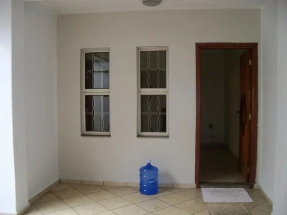 Imagem Casa com 3 dormitórios, copa, cozinha, lavanderia e edícula com suíte em ótima localização no ...