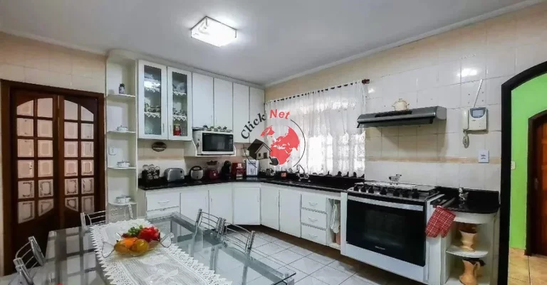 Imagem Sobrado com Piscina à Venda no Bairro Independência – Espaço, Lazer e Conforto para Sua Família!